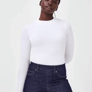 NEW Spanx Textured Seamless Swirl Long Sleeve Top Size Medium